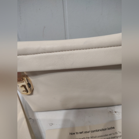 Snugbox Locking‎ Stash Travel Bag Wristlet Clutch White